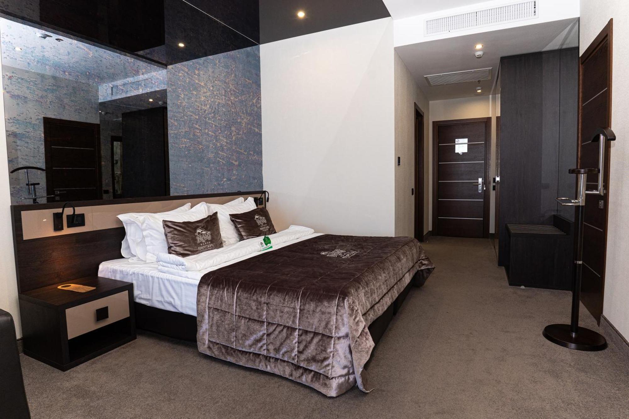 Nemo Hotel Resort & Spa Odesa Exterior foto A room at the hotel