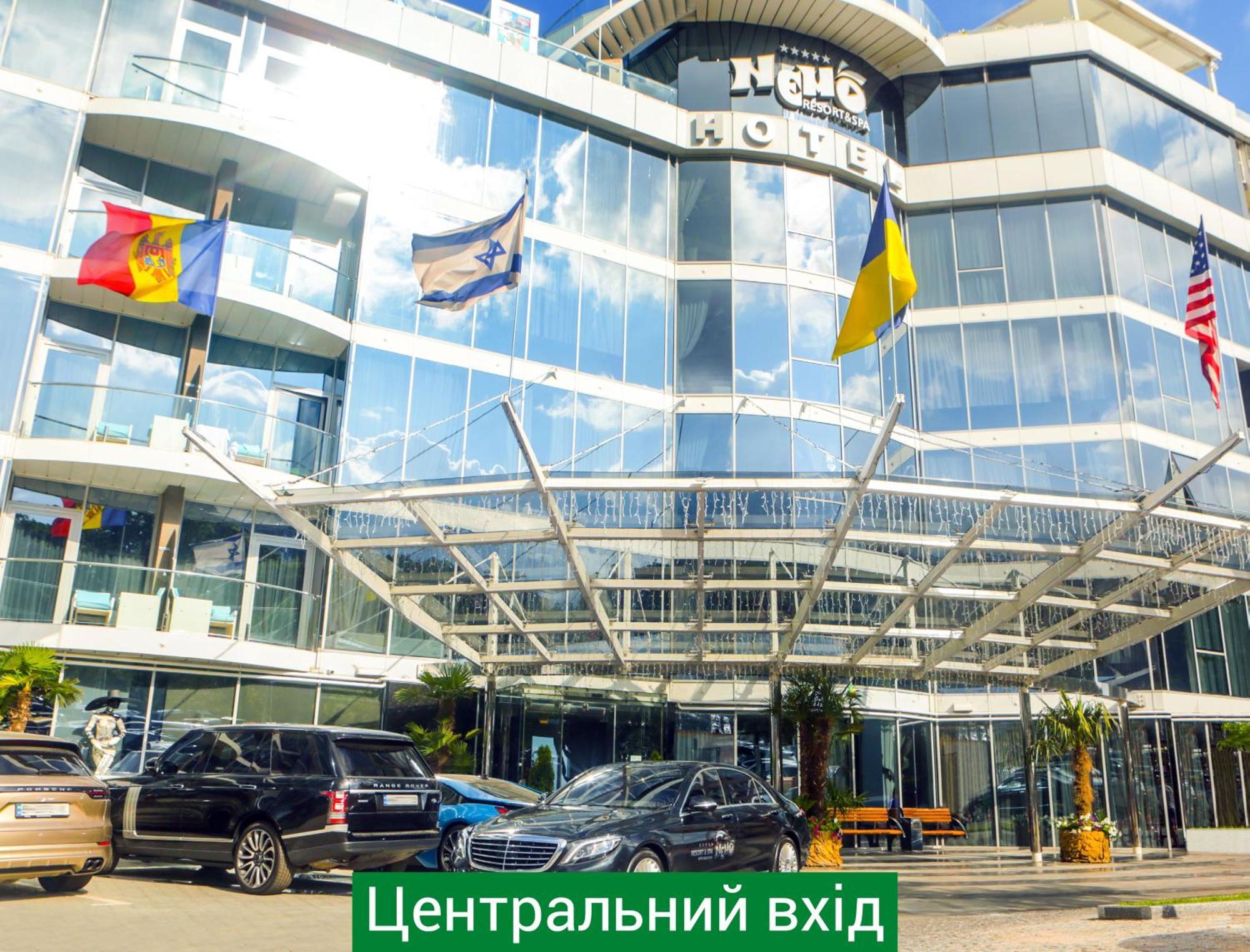Nemo Hotel Resort & Spa Odesa Exterior foto Central entrance