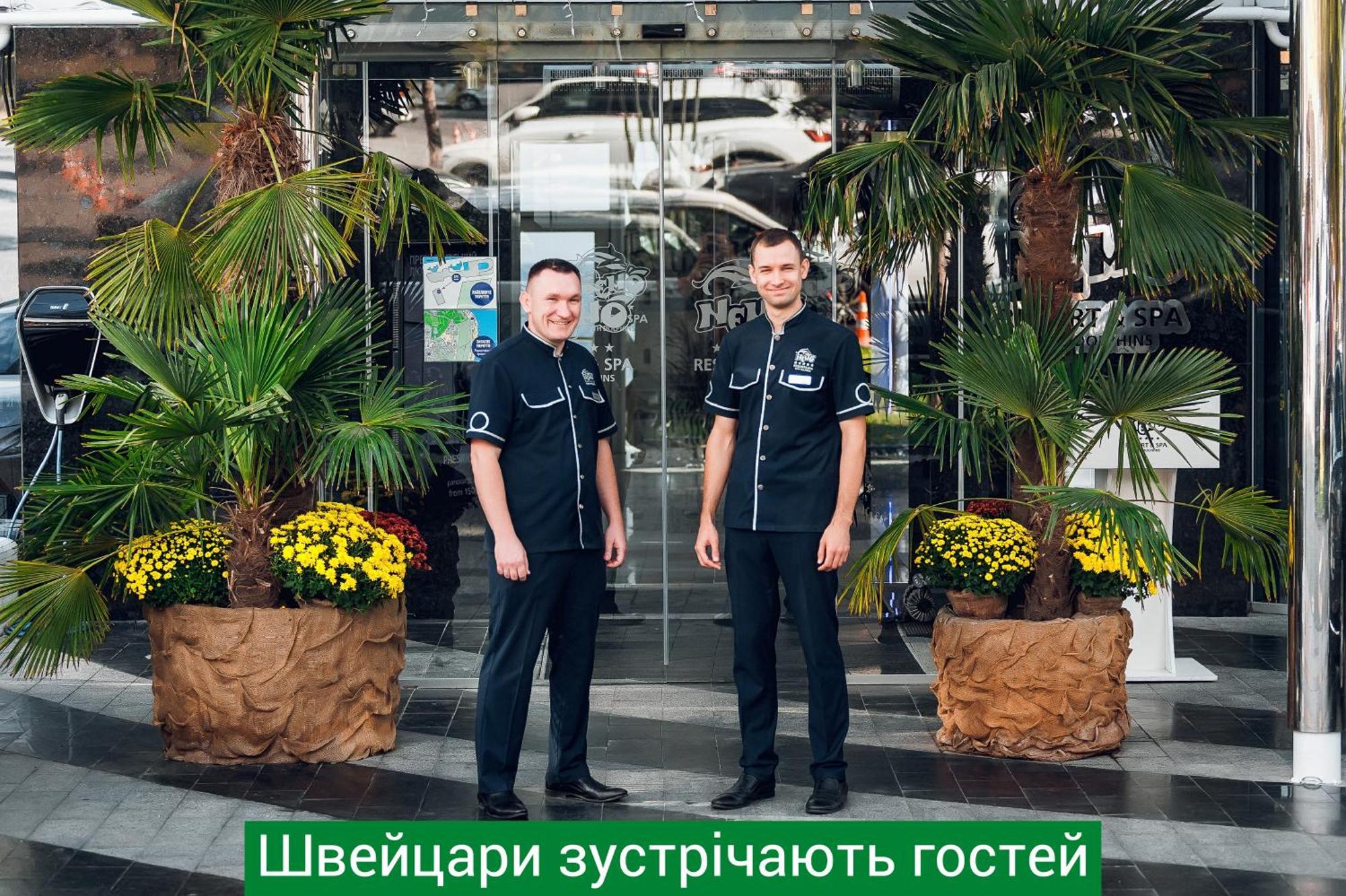 Nemo Hotel Resort & Spa Odesa Exterior foto Concierge at the entrance of a hotel in Kiev, Ukraine