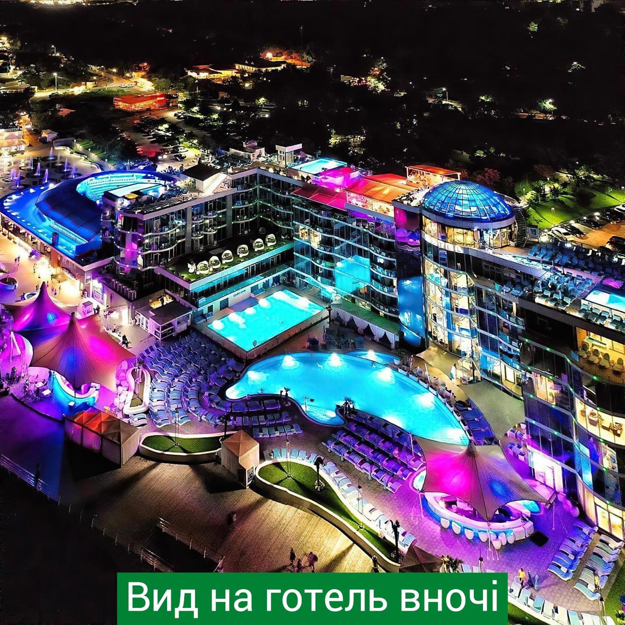 Nemo Hotel Resort & Spa Odesa Exterior foto The central courtyard of the complex