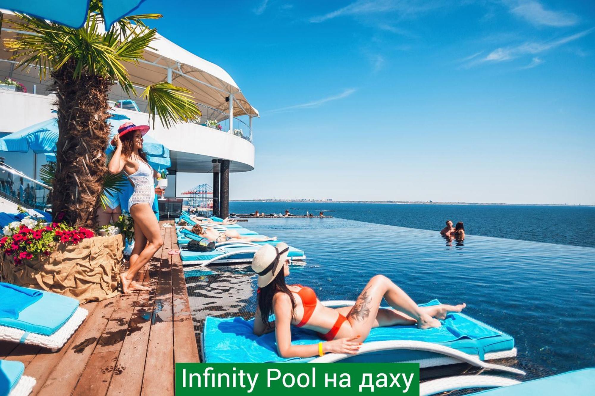 Nemo Hotel Resort & Spa Odesa Exterior foto Infinity pool at the Black Sea