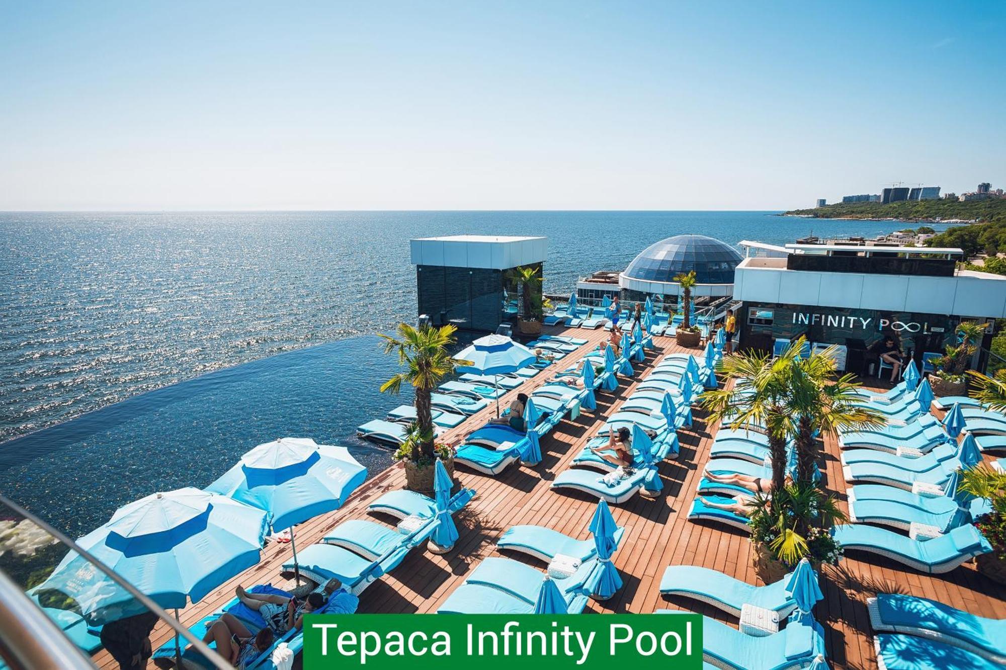 Nemo Hotel Resort & Spa Odesa Exterior foto Infinity pool