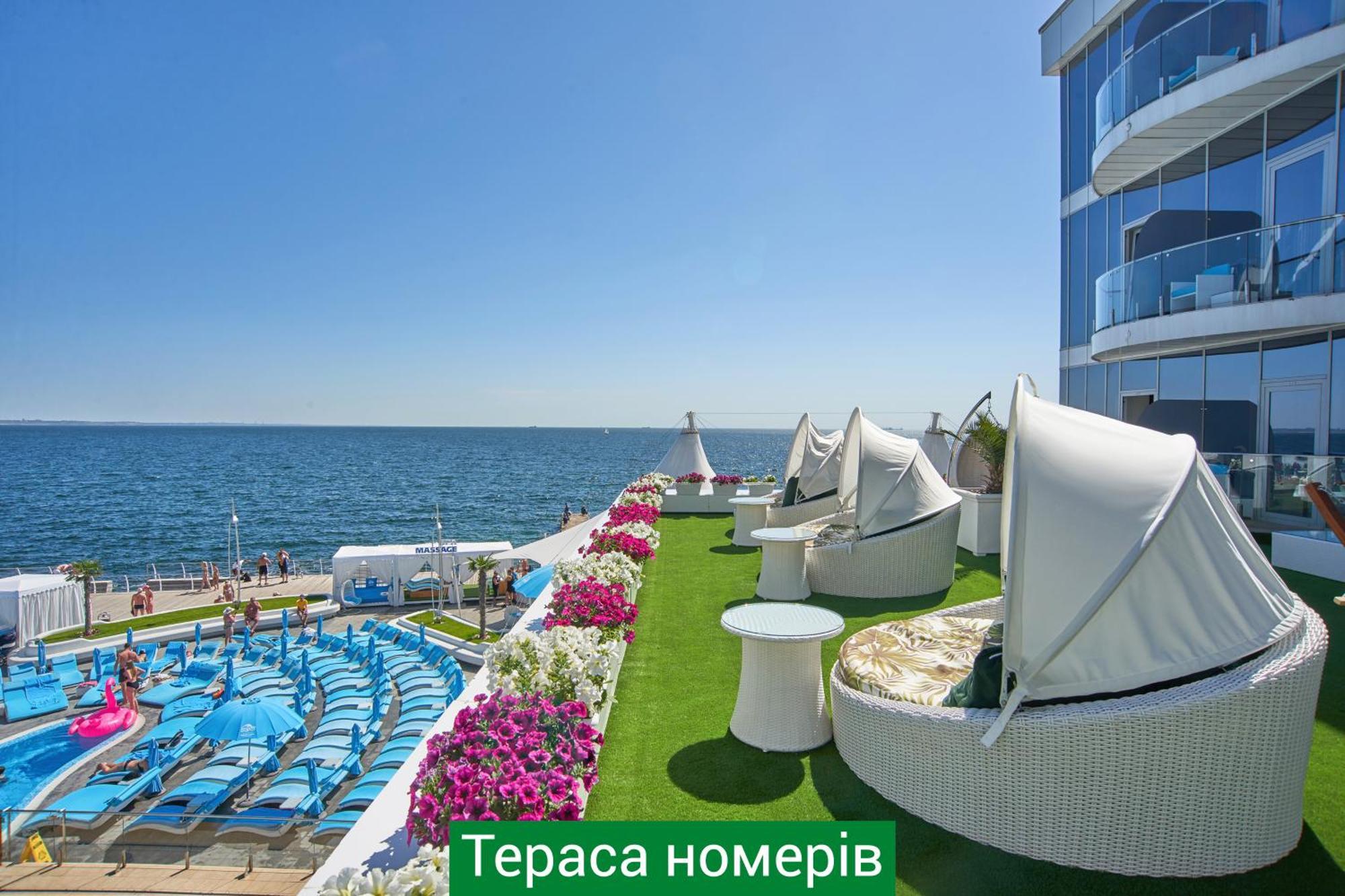 Nemo Hotel Resort & Spa Odesa Exterior foto Terrace of the complex